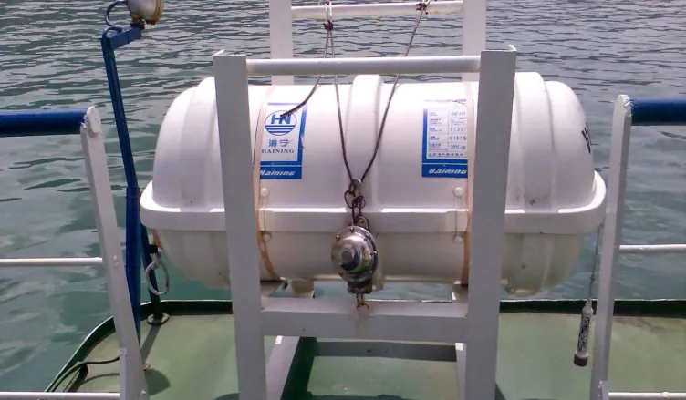 SERVICE Services and Installation 4 liferaft_service